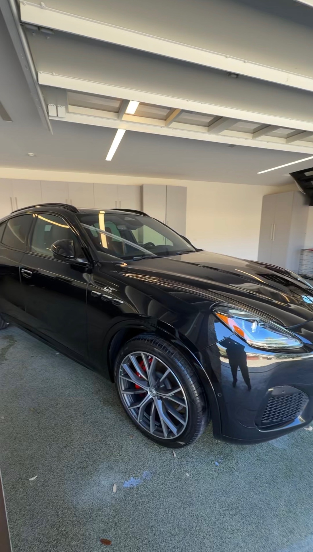 Maserati Grecale — side profile mirror finish