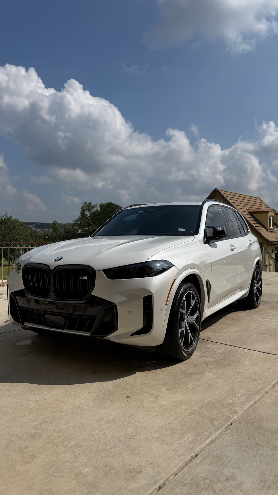 BMW X5 M — front three-quarter after detail